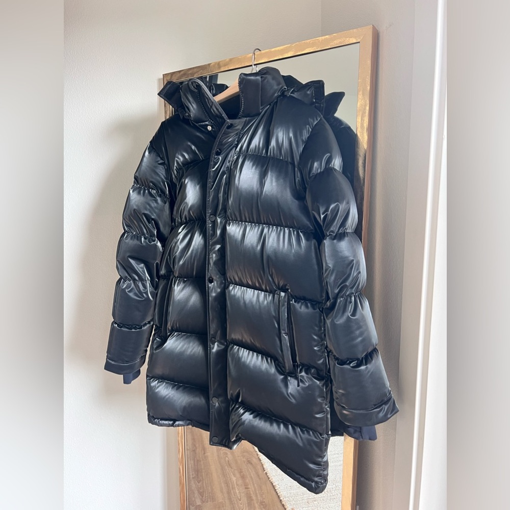 Black aritzia super puff coat